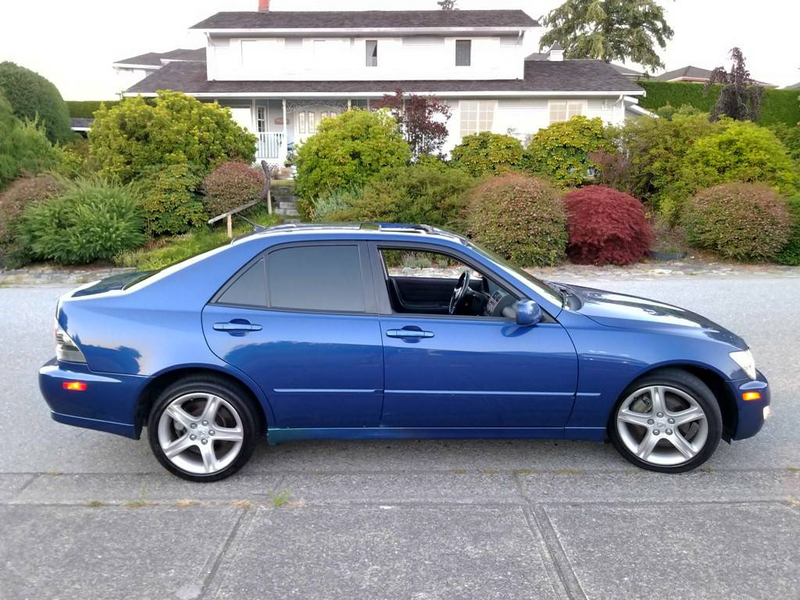 Illustration for article titled At CAN$10,500, Does This 2002 Lexus IS300 Bring Home the Canadian Bacon?